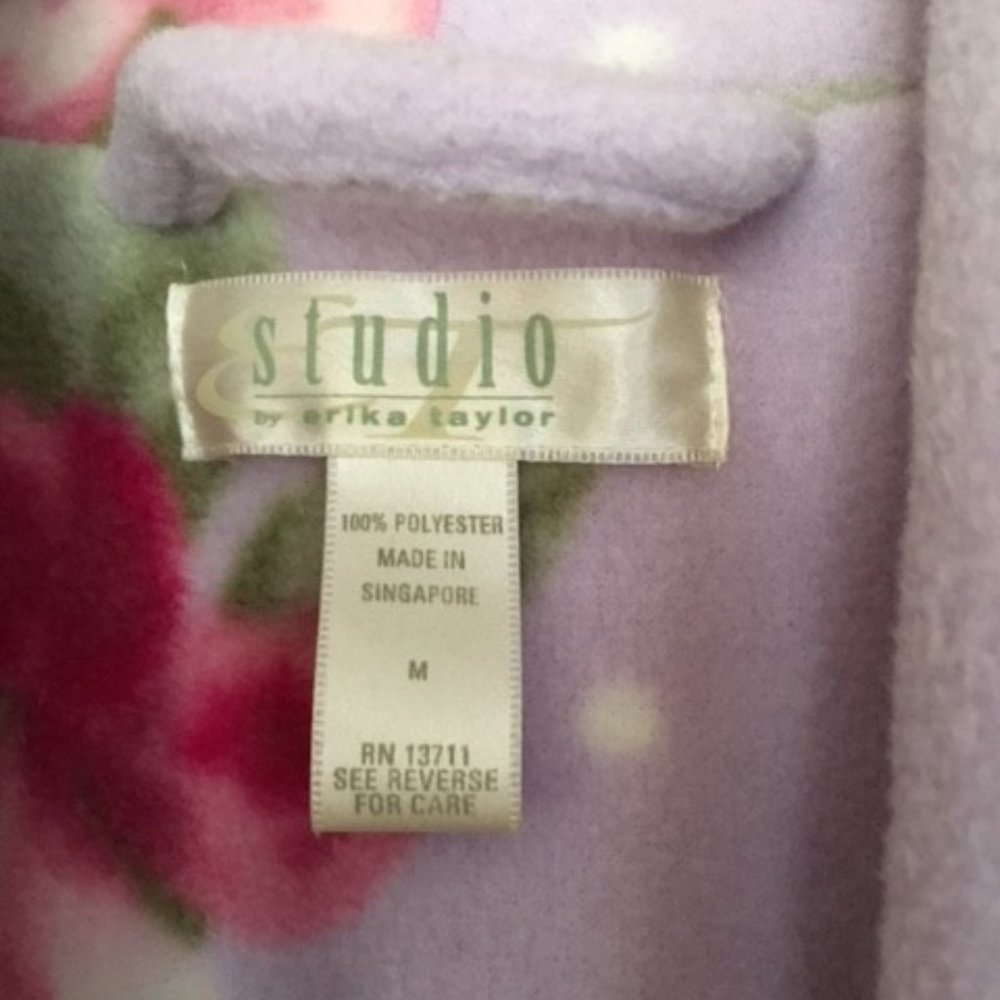 Robe - Picture 3 of 6